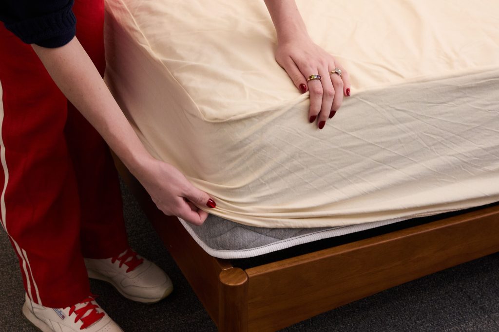 محافظ ضد آب تشک چیست و چه کاربردی دارد؟